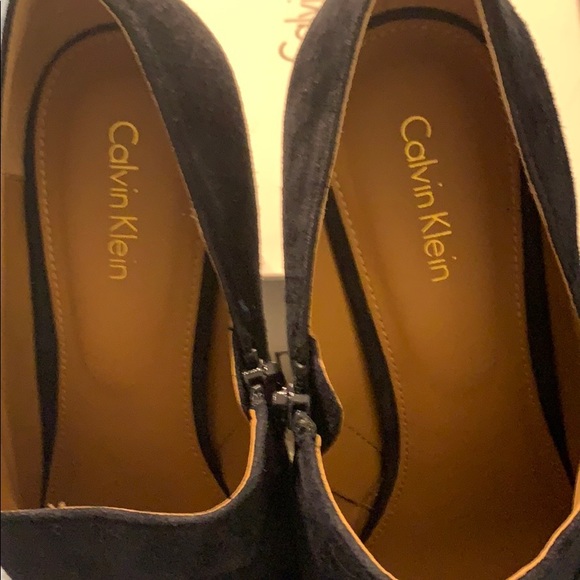 CALVIN KLEIN JOANIE SUEDE ANKLE BOOTIE 11 NWOT NIB - Picture 2 of 10
